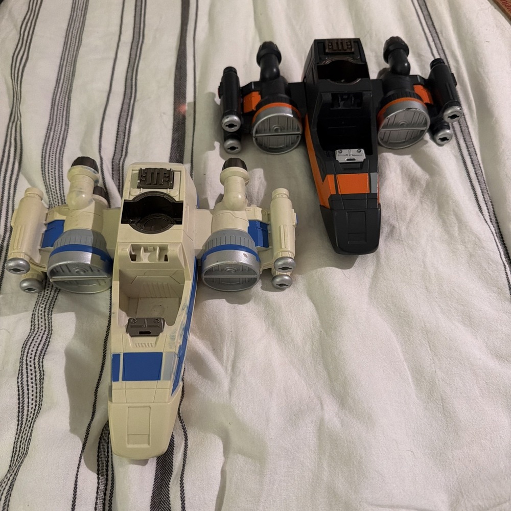 Hasbro 2015 Star Wars Galactic Heroes Poe's  &  Resistance X-Wing Fighter X 2